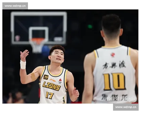 篮球实时比分速递，全面追踪赛场最新动态与精彩瞬间